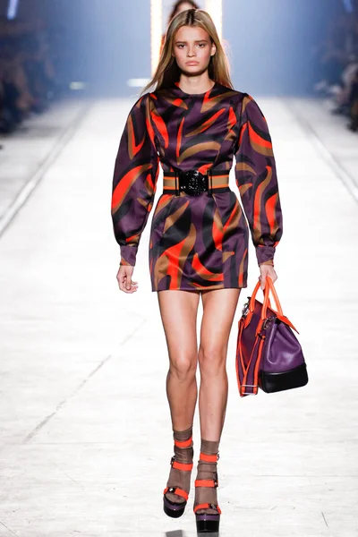 Look 38